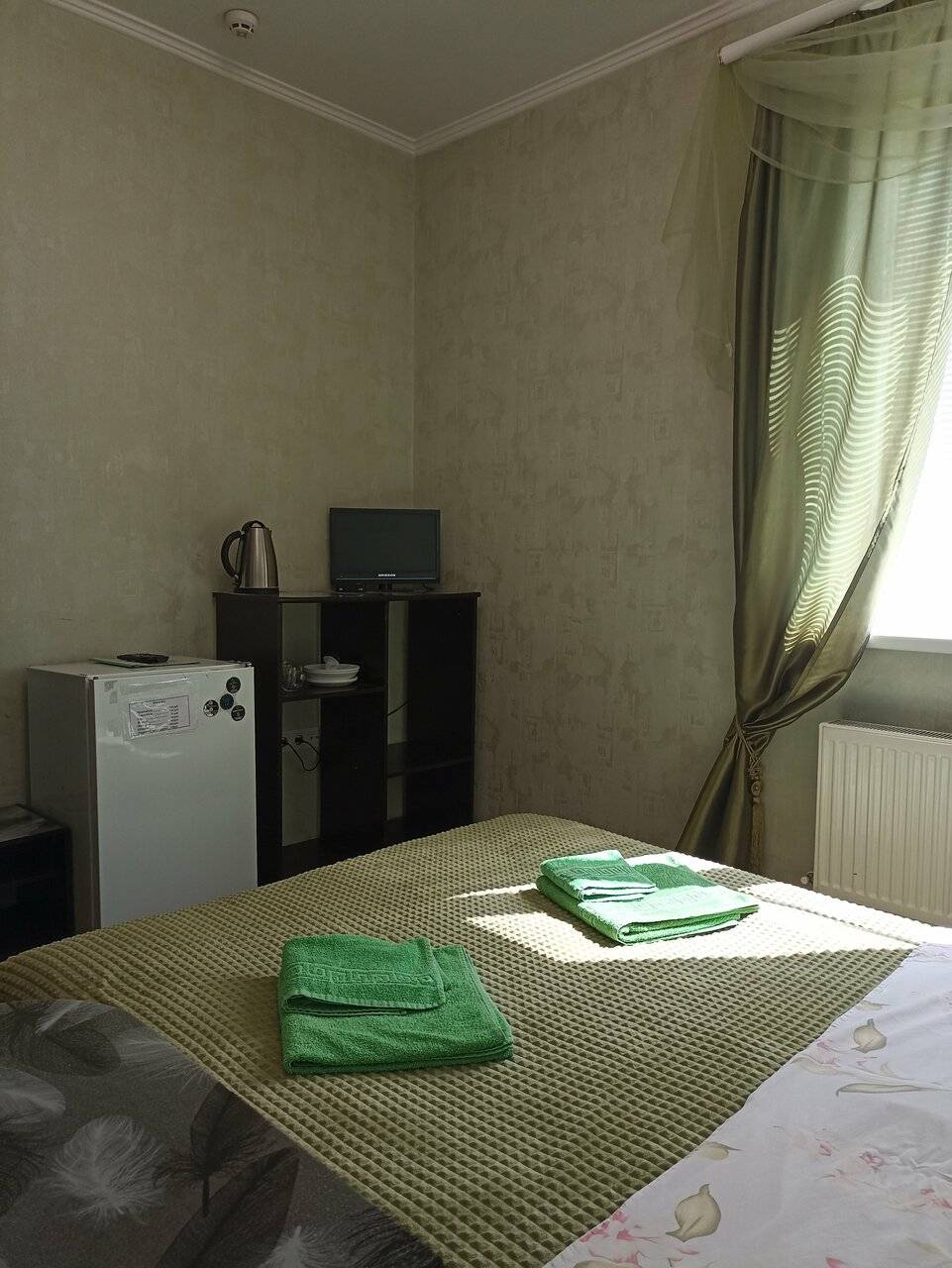 Фотографии номера Полулюкс в Гостинице Надежда Таганрог