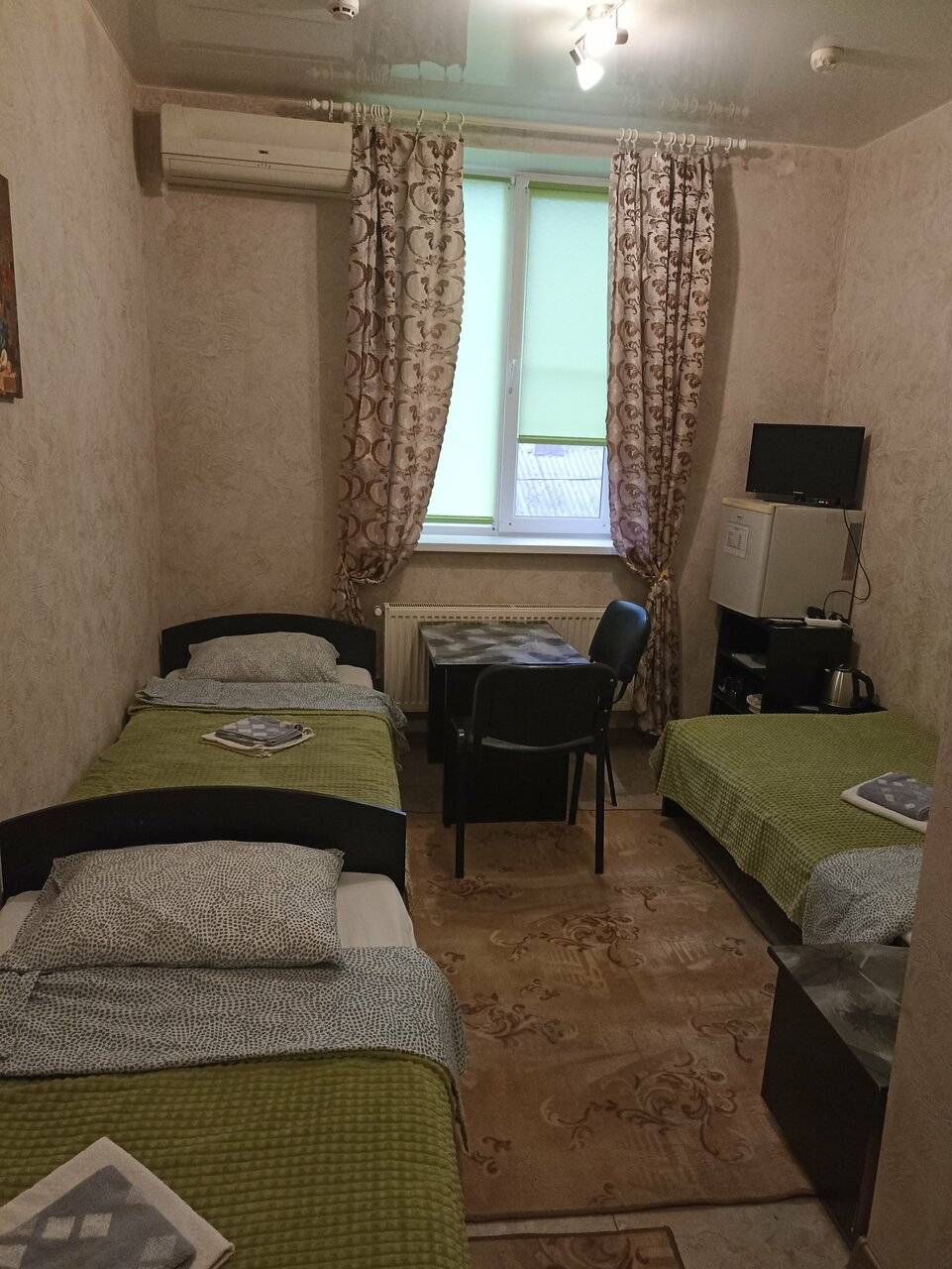 Фотографии номера Стандартный трехместный номер в Гостинице Надежда Таганрог